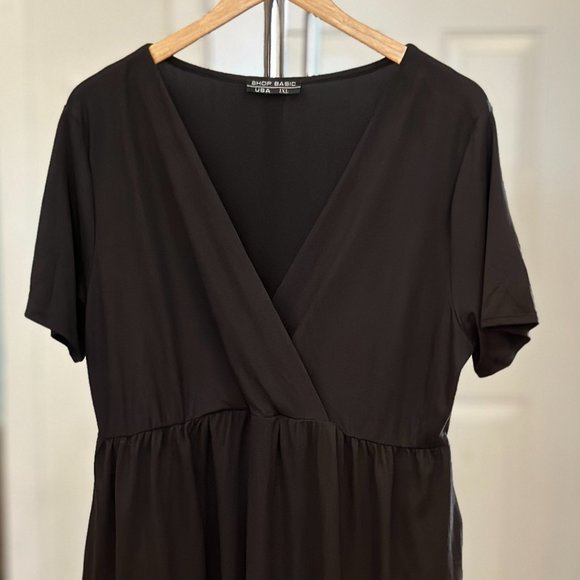 Short Sleeve Surplice Black Dress with Empire Waiste and Pockets Plus - Picture 3 of 5